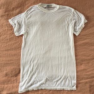 Vintage Gildan White T-Shirt Tissue Soft!